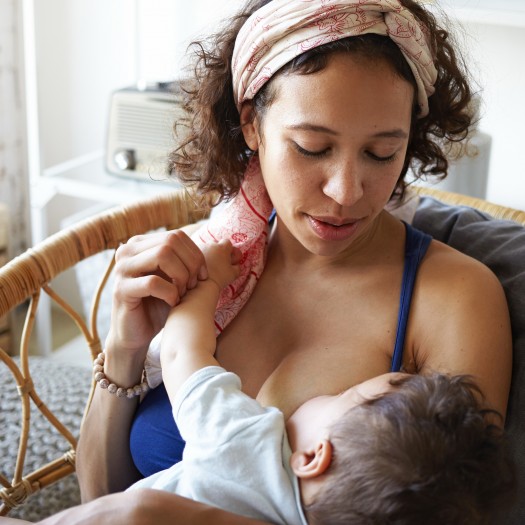 Eenvoudige oliedruppeltjes die ervoor zorgen dat je baby de dagelijkse aanbevolen hoeveelheid vitamine D kan innemen